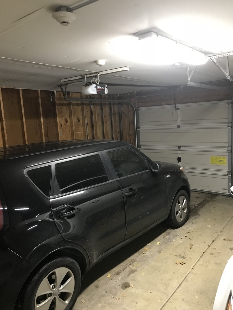 40 North Victoria Lane, Unit C Streamwood, IL 60107 - Photo 9 of 10