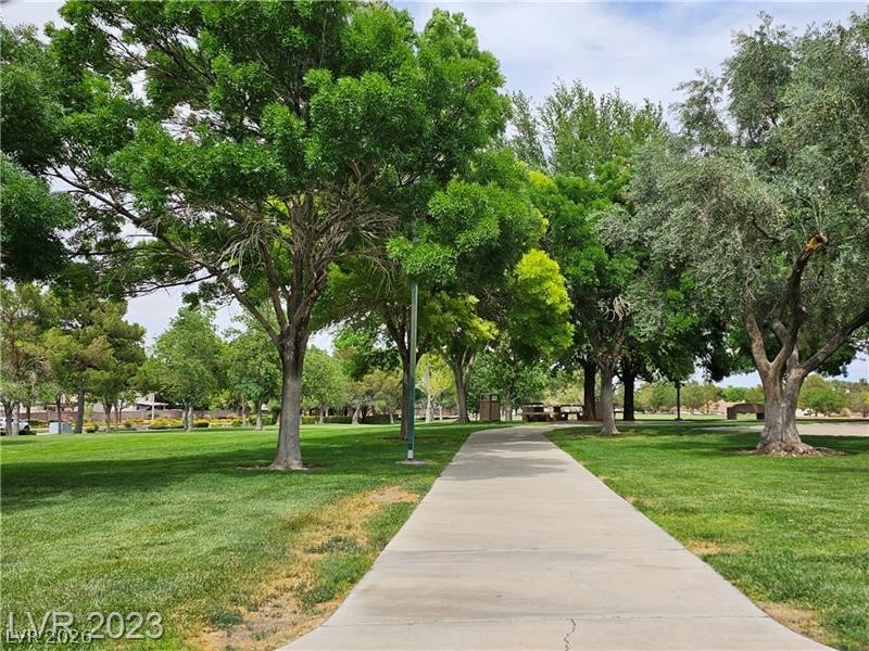 285 Spring Palms Street Henderson, NV 89012 - Photo 36 of 38 View of park with a lawn
