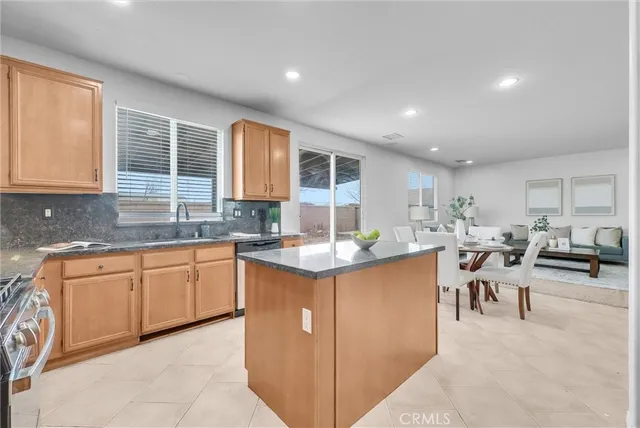$499,900 | 8424 Hoover Court, Oak Hills, CA 92344