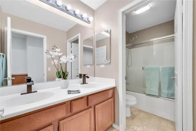 $499,900 | 8424 Hoover Court, Oak Hills, CA 92344