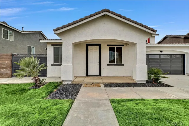 $499,900 | 8424 Hoover Court, Oak Hills, CA 92344