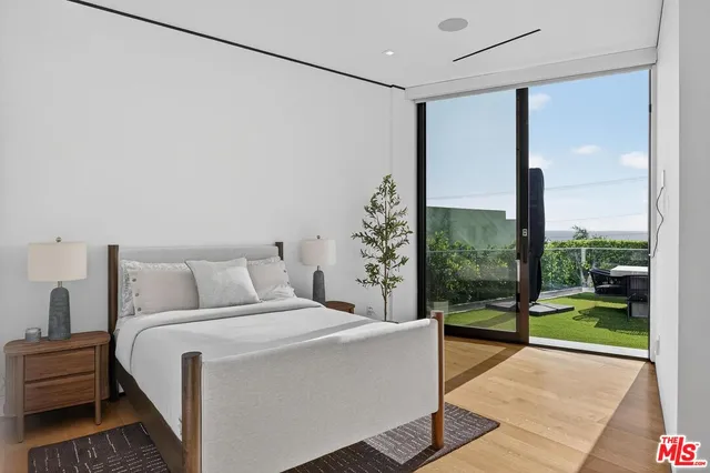 $15,000 | 17816 Porto Marina Way, Pacific Palisades, CA 90272