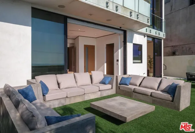 $15,000 | 17816 Porto Marina Way, Pacific Palisades, CA 90272