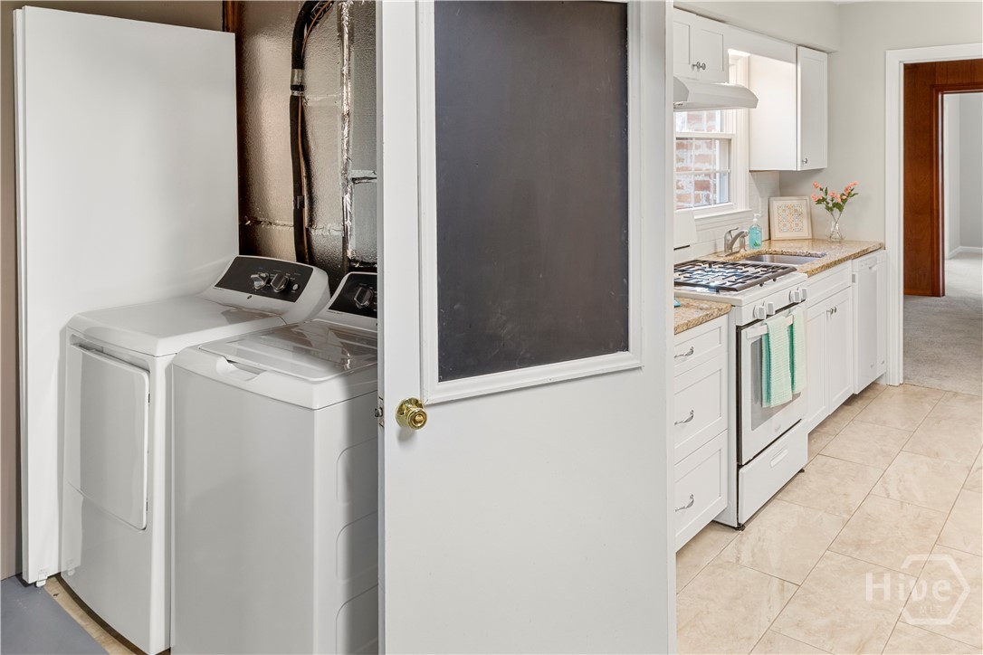5504 Magnolia Street Savannah, GA 31406 - Photo 26 of 55 Utility/laundry room off kitchen