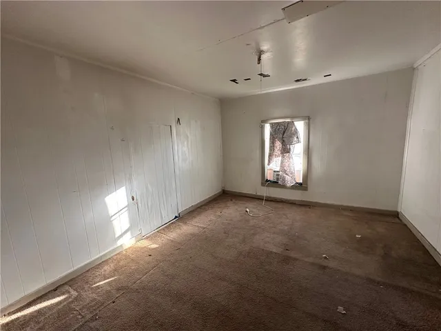 a view of empty room with window