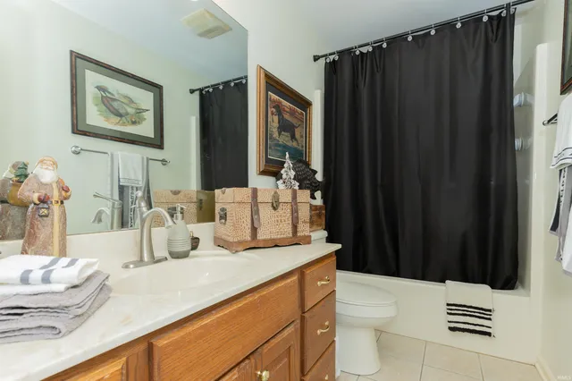 $434,999 | 2904 Laura Lynn Lane, Newburgh, IN 47630