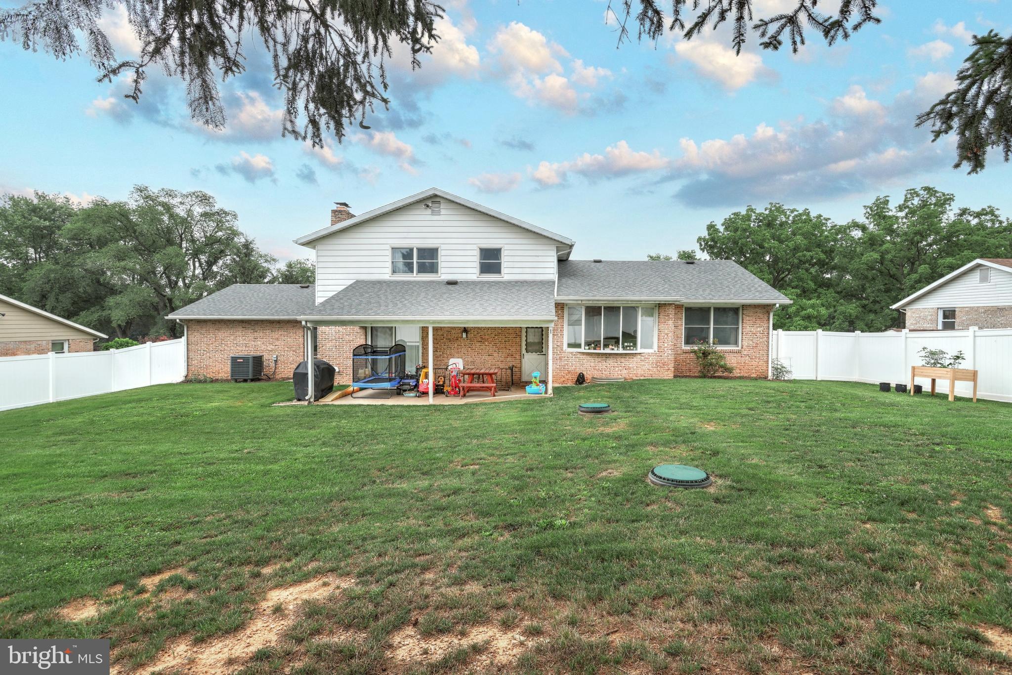 170 Margate Road York, PA 17408 - Photo 4 of 39