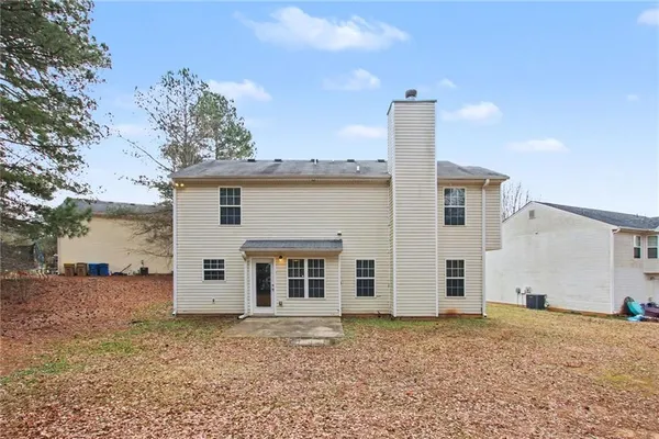 a view of a house with a backyard