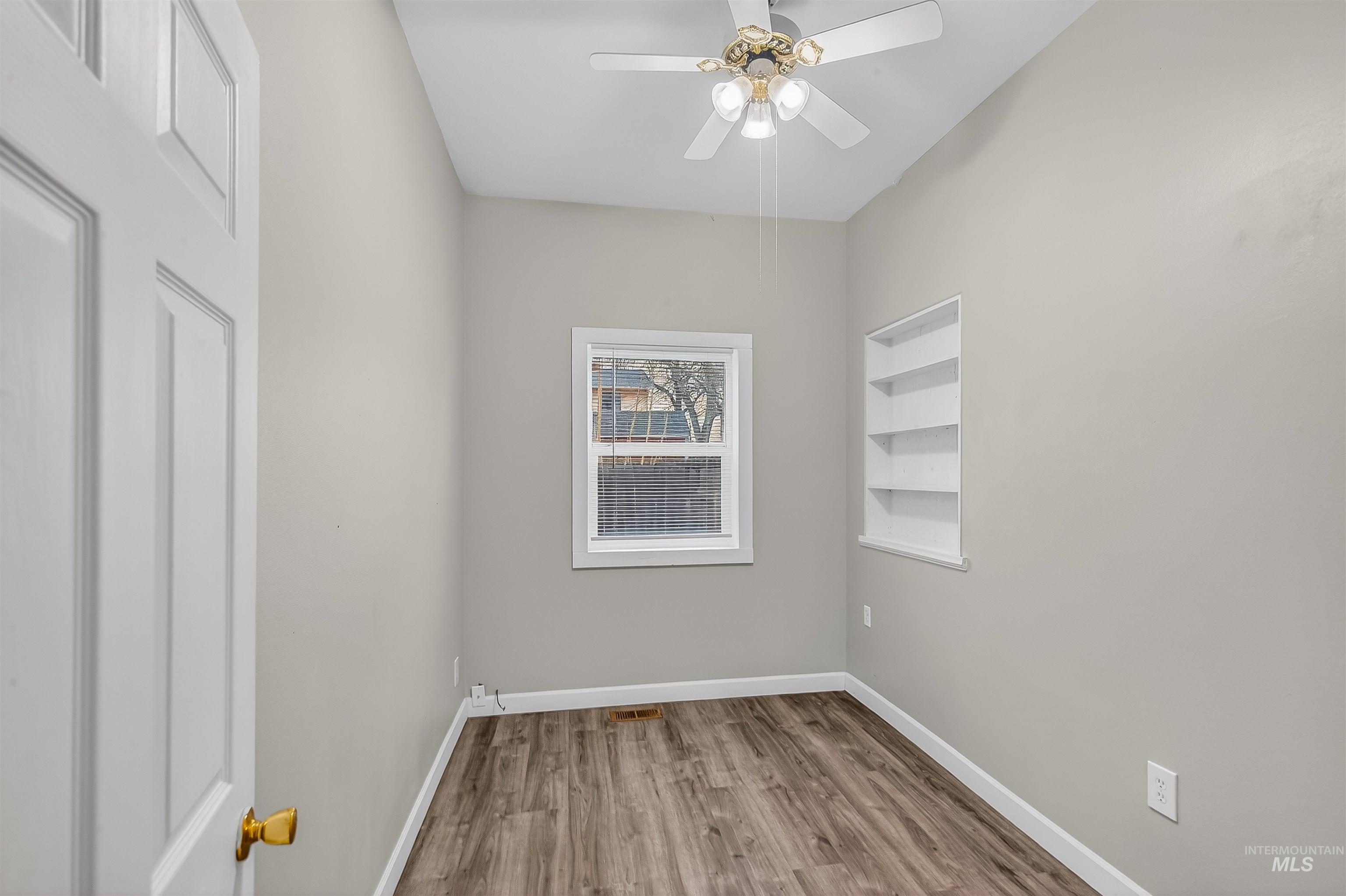 833 8th Street Clarkston, WA 99403 - Photo 20 of 40 Spare room featuring wood finished floors and a ceiling fan