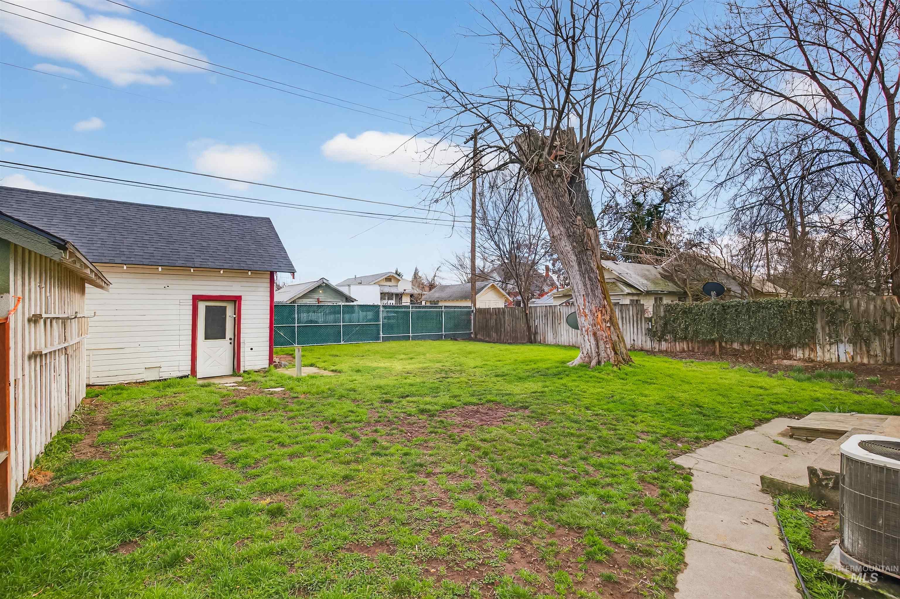 833 8th Street Clarkston, WA 99403 - Photo 28 of 40 View of fenced backyard