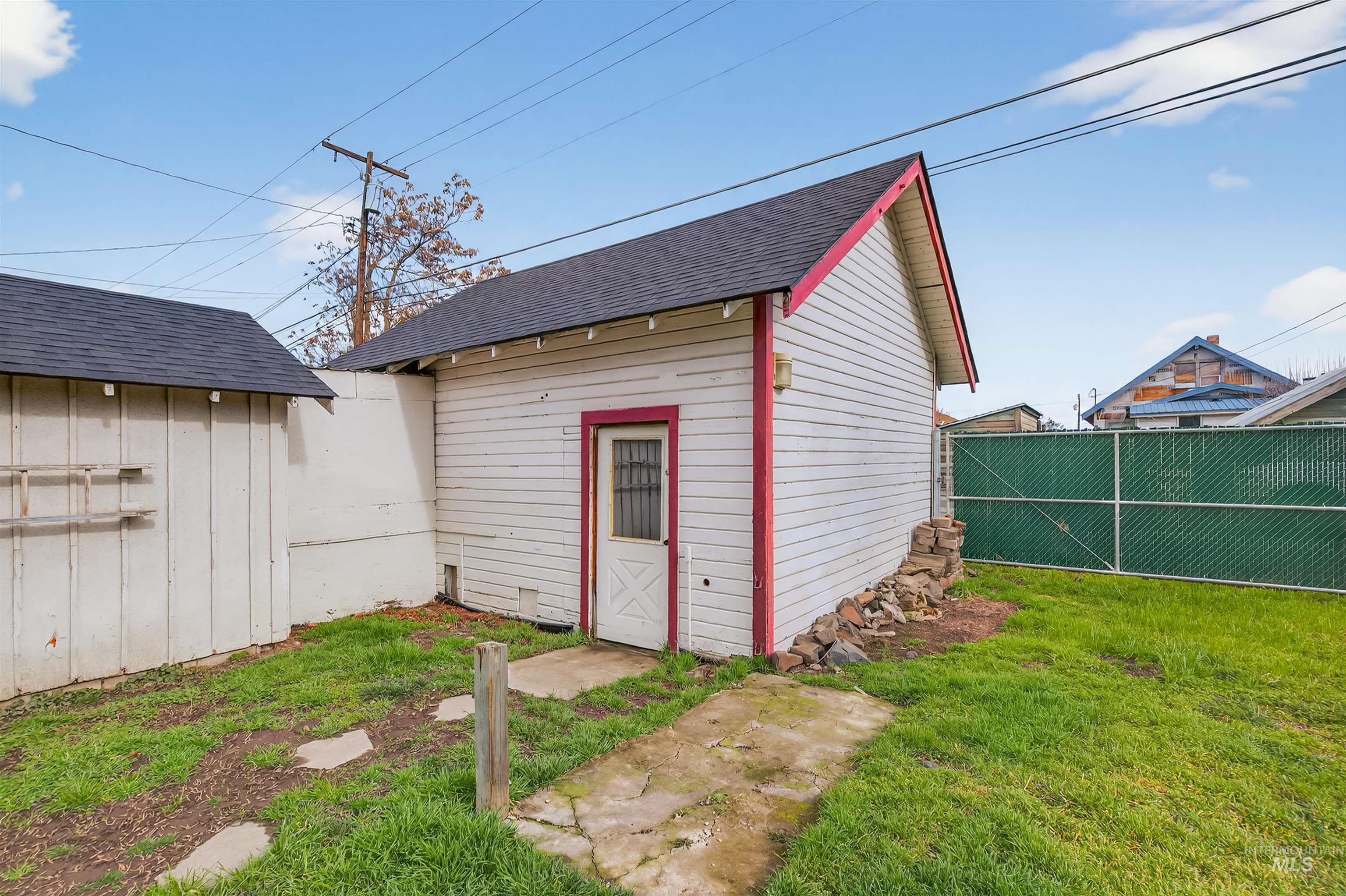 833 8th Street Clarkston, WA 99403 - Photo 30 of 40 View of outdoor structure