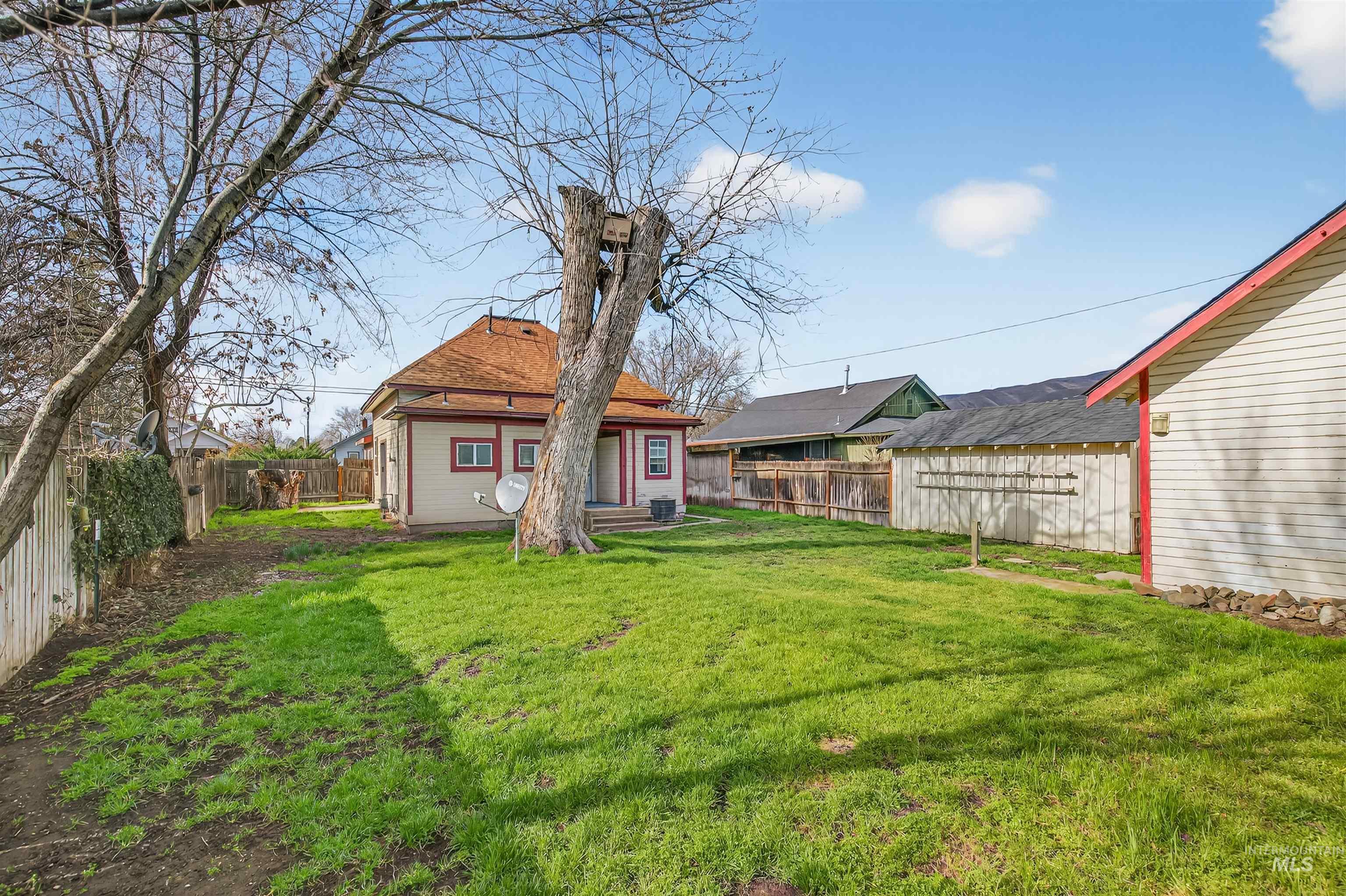 833 8th Street Clarkston, WA 99403 - Photo 31 of 40 View of fenced backyard