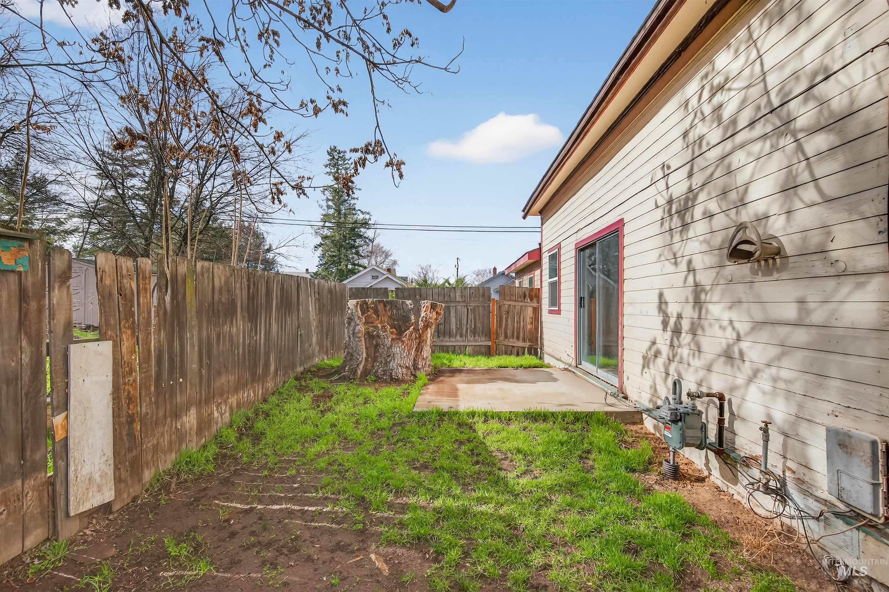 833 8th Street Clarkston, WA 99403 - Photo 32 of 40 Fenced backyard with a patio area