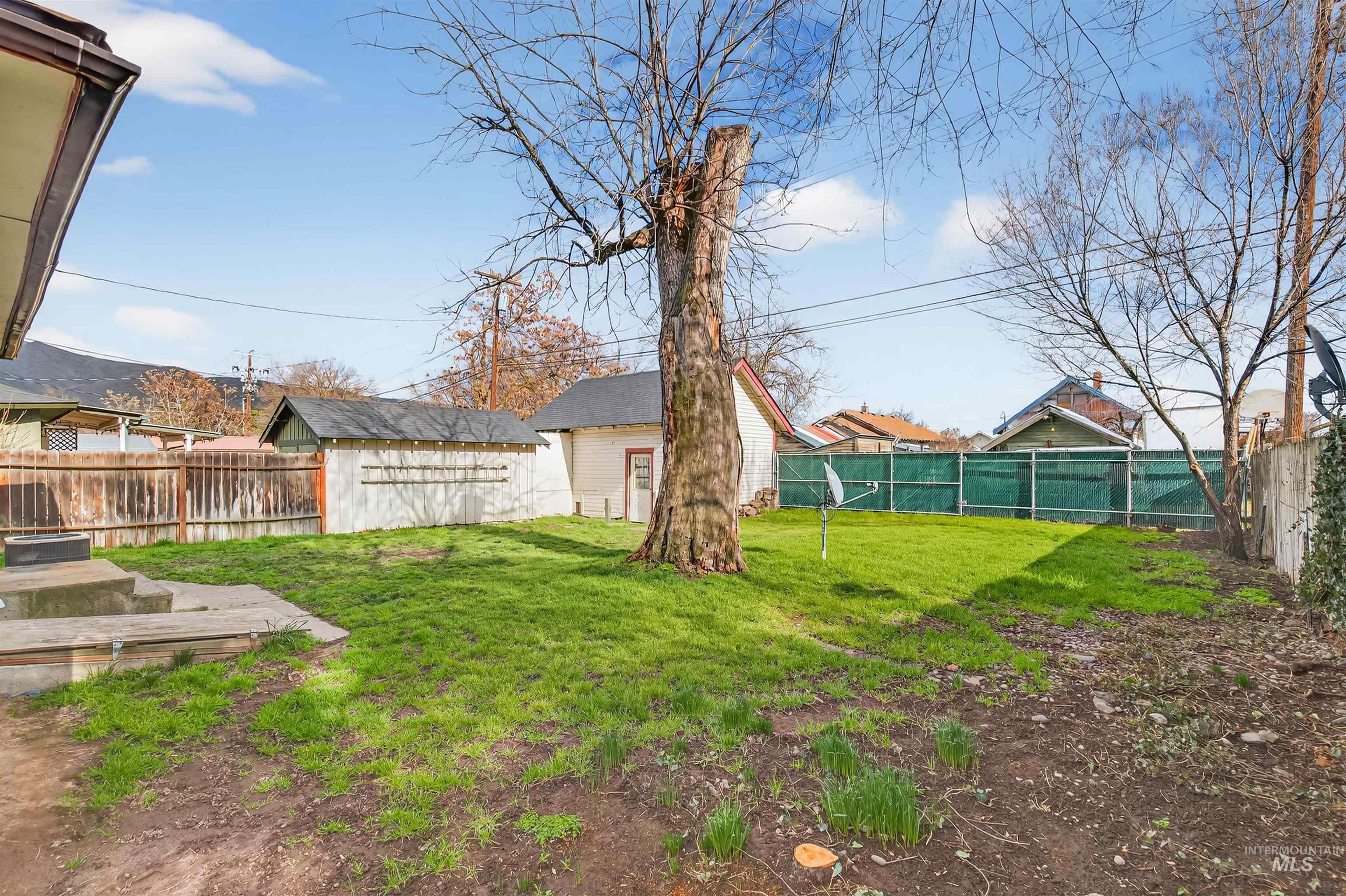 833 8th Street Clarkston, WA 99403 - Photo 35 of 40 Fenced backyard with an outdoor structure