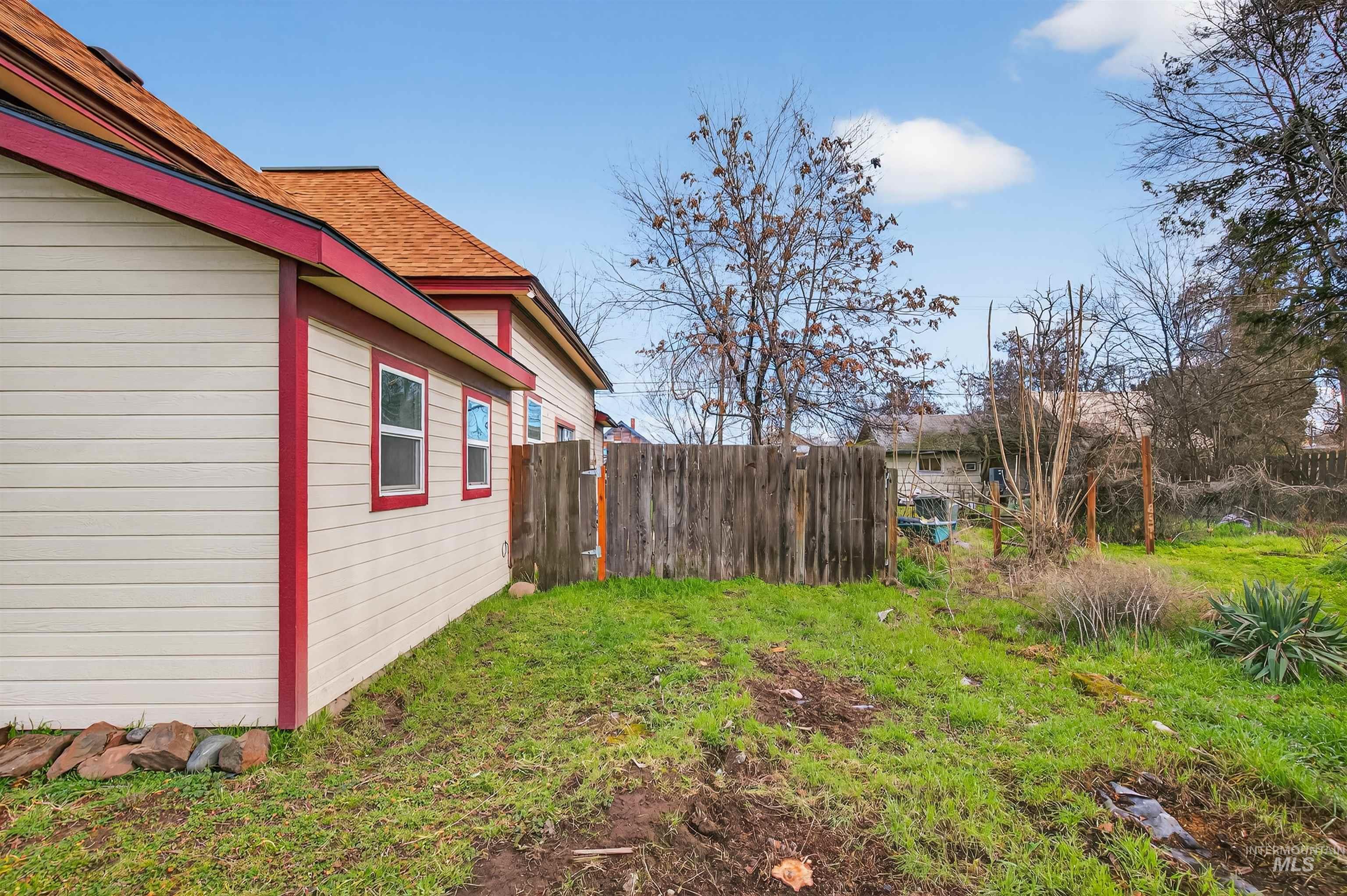 833 8th Street Clarkston, WA 99403 - Photo 37 of 40 View of yard