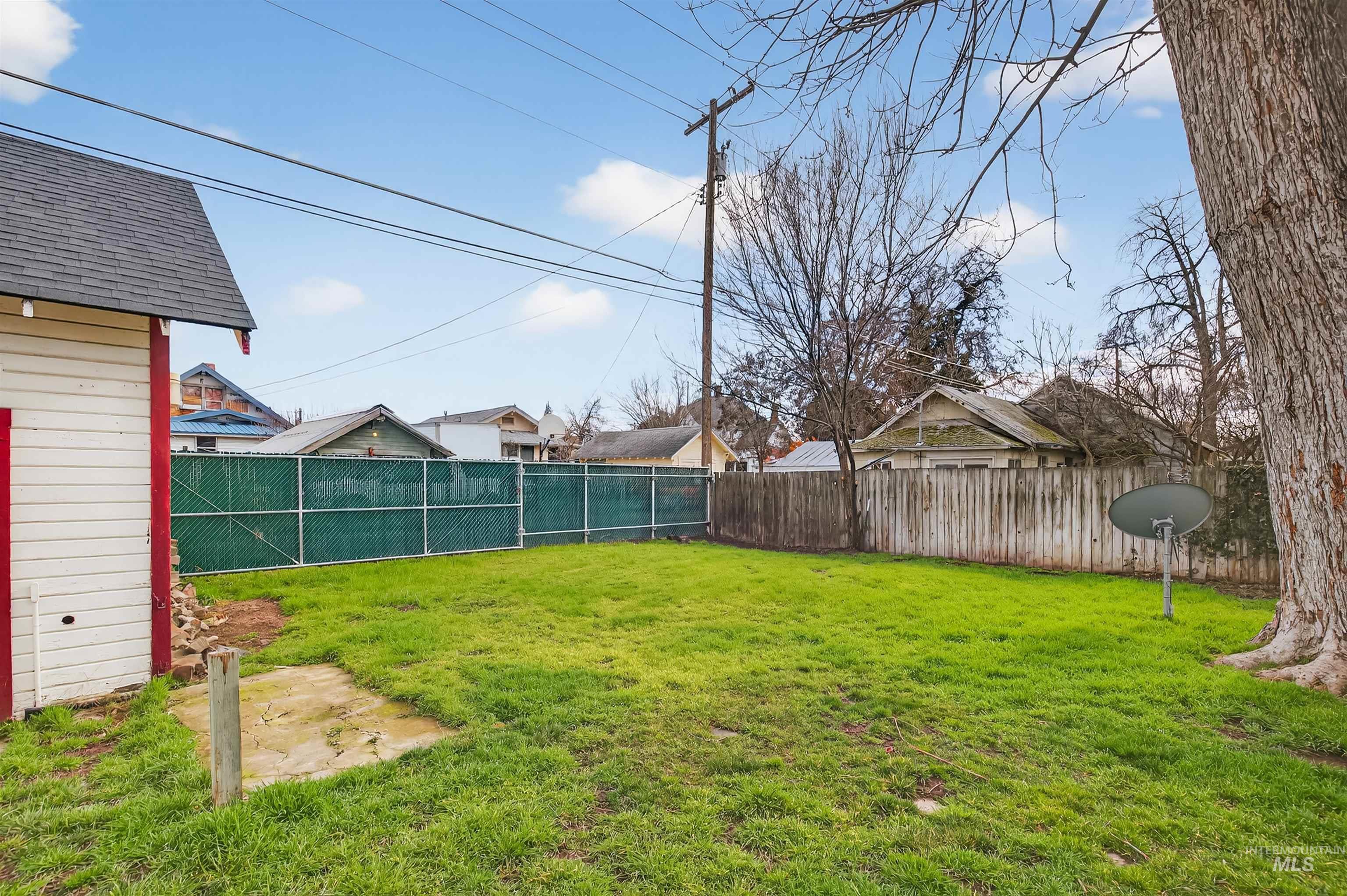 833 8th Street Clarkston, WA 99403 - Photo 39 of 40 View of fenced backyard
