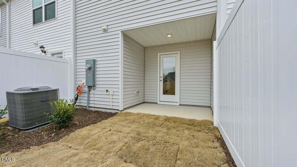 5816 Brambleberry Way Raleigh, NC 27616 - Photo 31 of 39 31-custom-Beckett Chase Wy-031