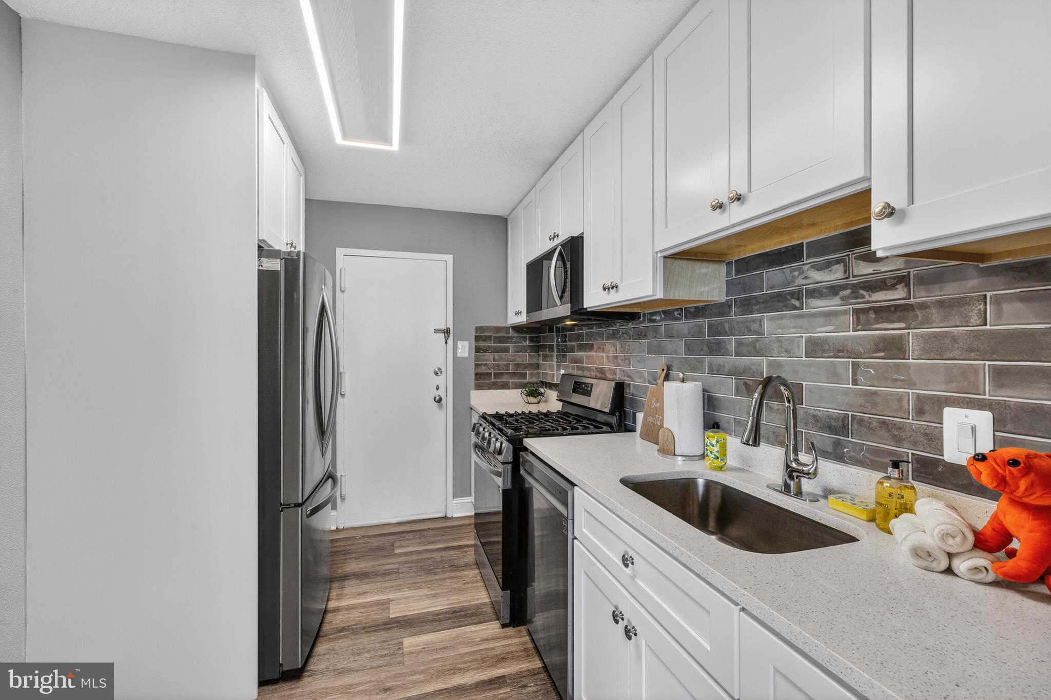 1121 University Boulevard West, Unit 912B Silver Spring, MD 20902 - Photo 6 of 29 NEW Backsplash
