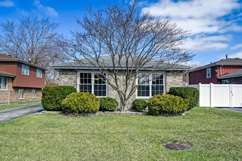 $355,900 | 6928 West Crandall Avenue, Worth, IL 60482