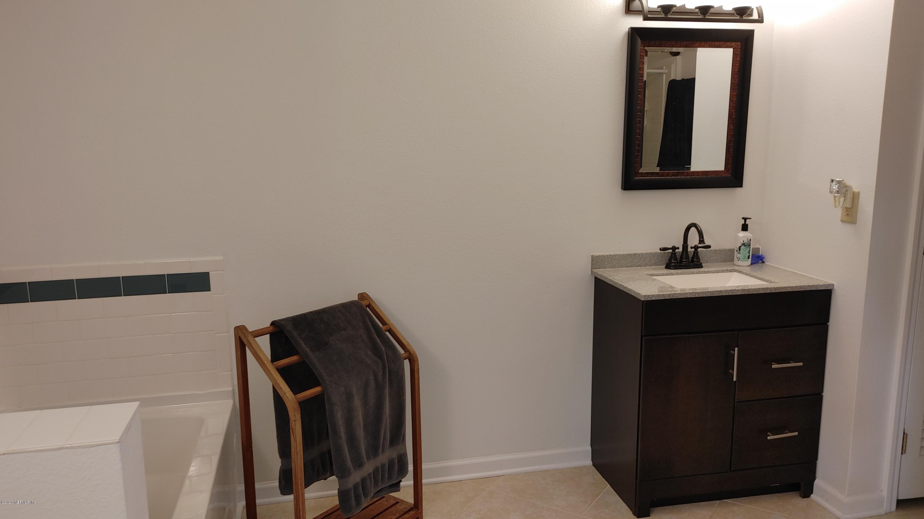 12003 Acosta Road Jacksonville, FL 32223 - Photo 9 of 17 MASTER BATH