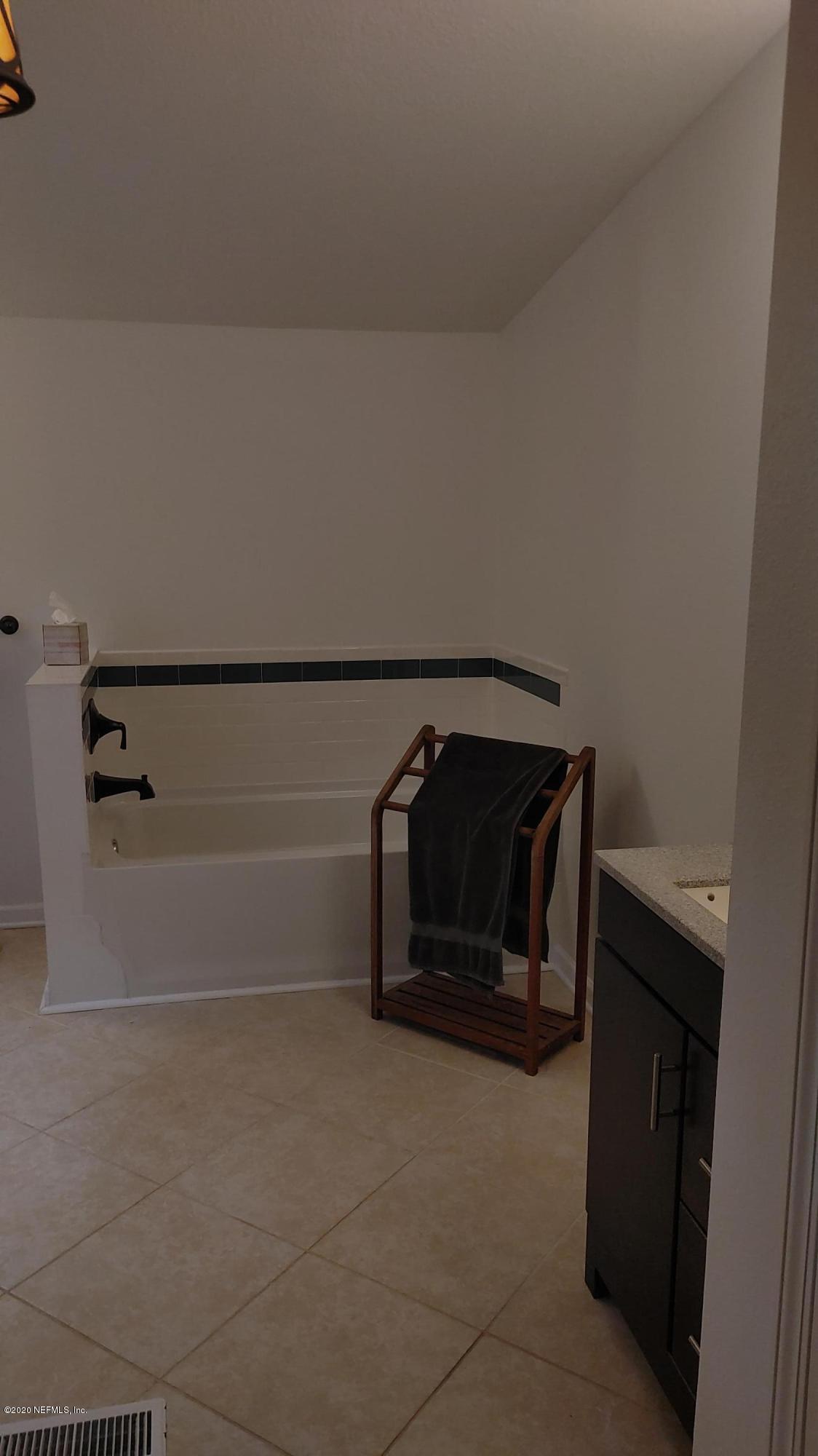 12003 Acosta Road Jacksonville, FL 32223 - Photo 10 of 17 MASTER BATH