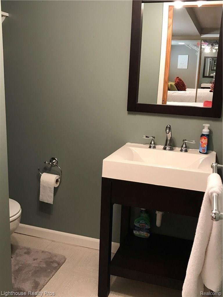 7150 Denton Hill Road Fenton, MI 48430 - Photo 29 of 47 Lower level full bath