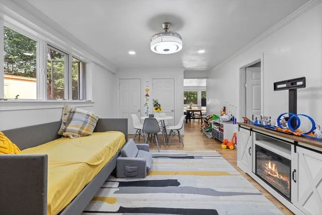 a view of back yard of the house