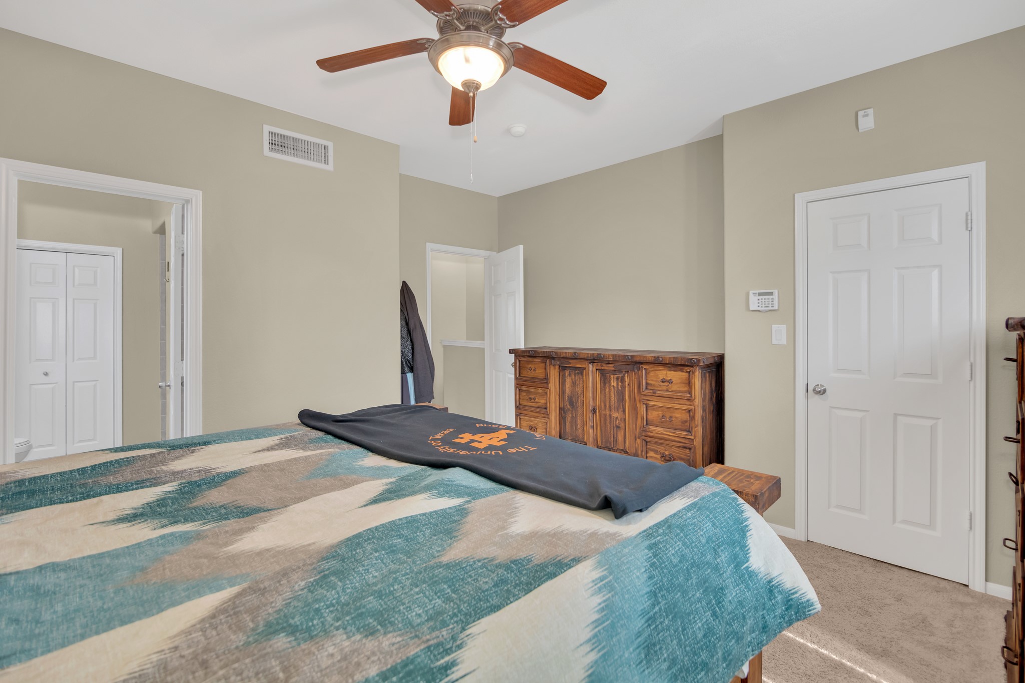 9200 Westheimer Road, Unit 1503 Houston, TX 77063 - Photo 26 of 37 a bedroom with a bed and a chandelier