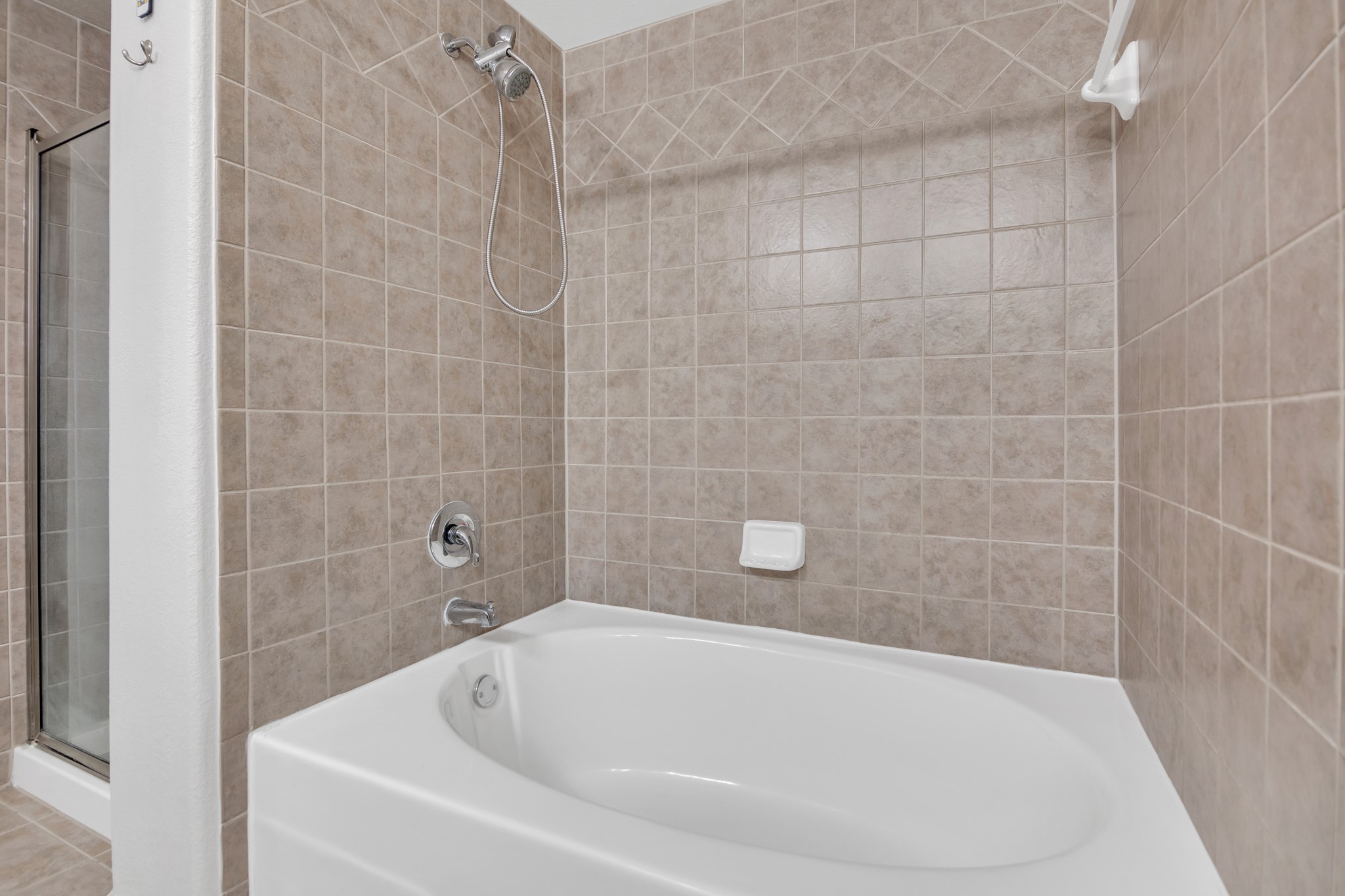 9200 Westheimer Road, Unit 1503 Houston, TX 77063 - Photo 29 of 37 a white bath tub sitting in a bathroom