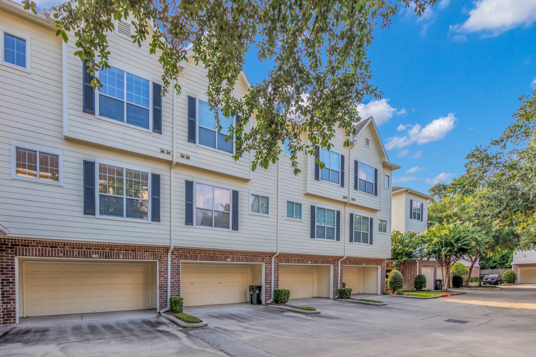 9200 Westheimer Road, Unit 1503 Houston, TX 77063 - Photo 32 of 37 a front view of a building