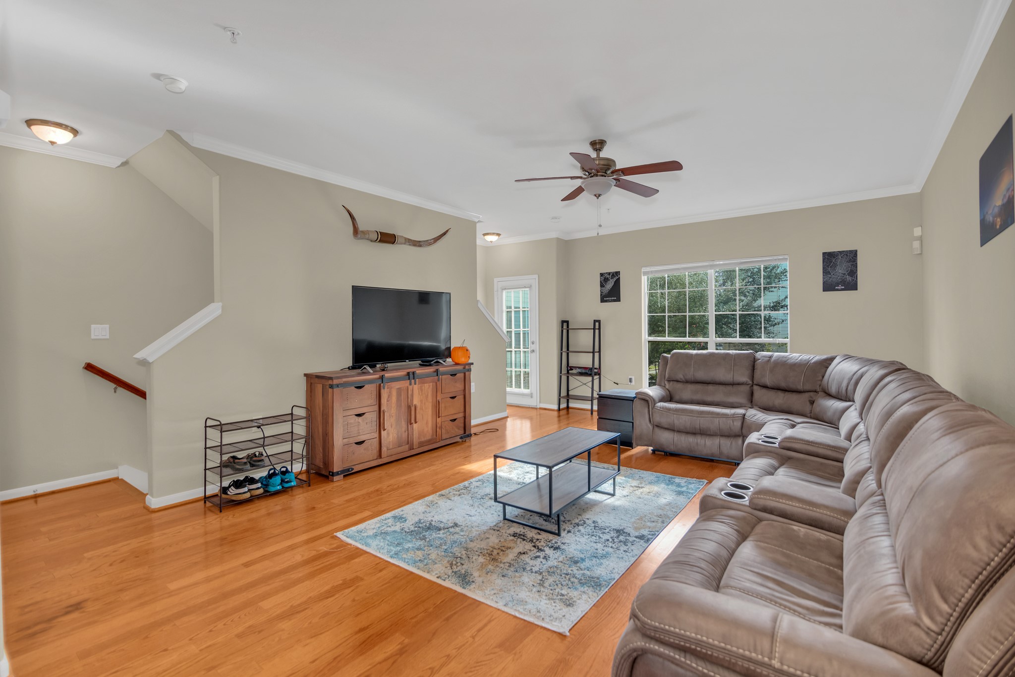 9200 Westheimer Road, Unit 1503 Houston, TX 77063 - Photo 8 of 37 a living room with furniture and a flat screen tv