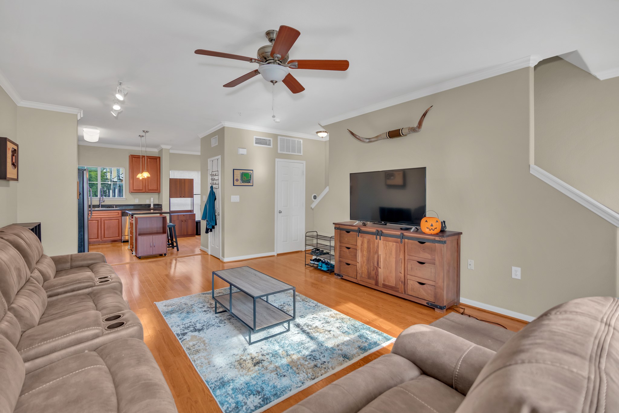 9200 Westheimer Road, Unit 1503 Houston, TX 77063 - Photo 10 of 37 a living room with furniture and a flat screen tv