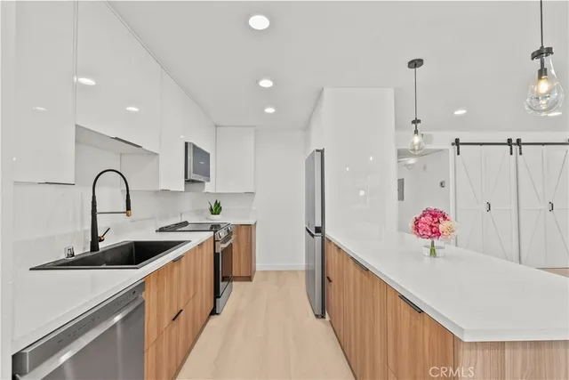 $3,990 | 23675 Park Capri, Unit 24, Calabasas, CA 91302