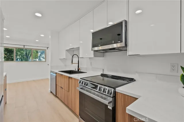 $3,990 | 23675 Park Capri, Unit 24, Calabasas, CA 91302