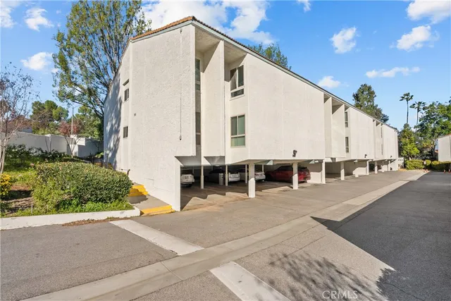 $3,990 | 23675 Park Capri, Unit 24, Calabasas, CA 91302