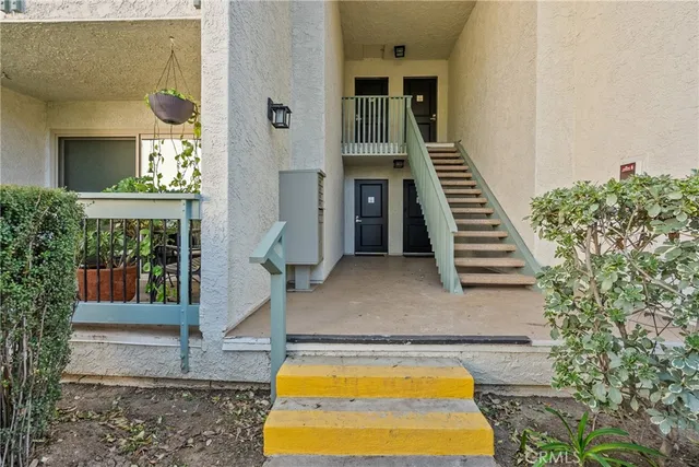 $3,990 | 23675 Park Capri, Unit 24, Calabasas, CA 91302
