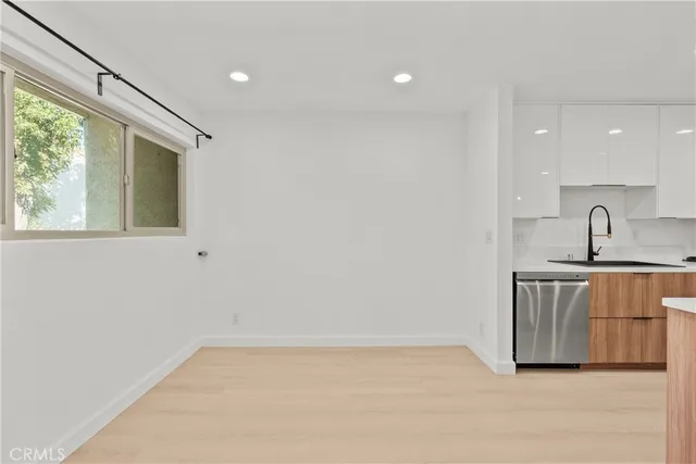 $3,990 | 23675 Park Capri, Unit 24, Calabasas, CA 91302