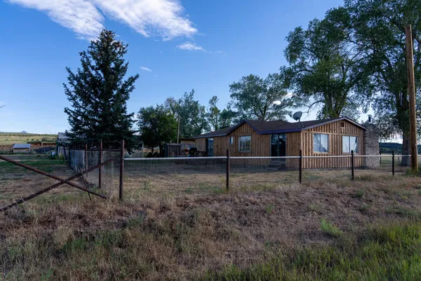a view of backyard of the house