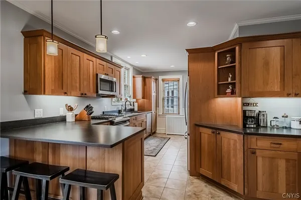 $379,900 | 2212 Douglas Crescent, Utica, NY 13501