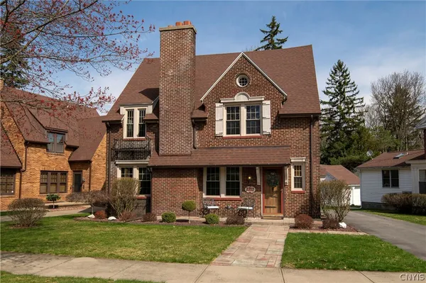 $379,900 | 2212 Douglas Crescent, Utica, NY 13501