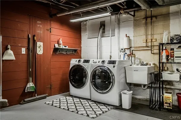 $379,900 | 2212 Douglas Crescent, Utica, NY 13501