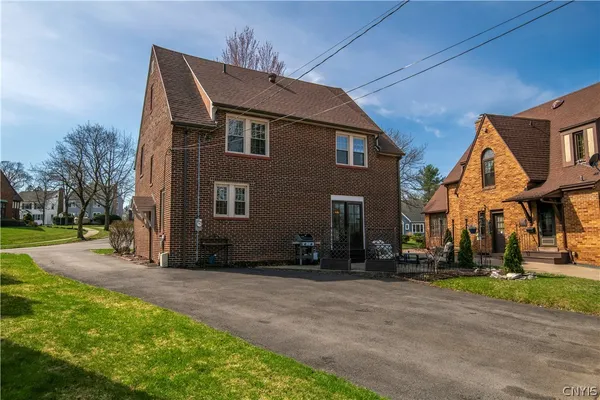 $379,900 | 2212 Douglas Crescent, Utica, NY 13501