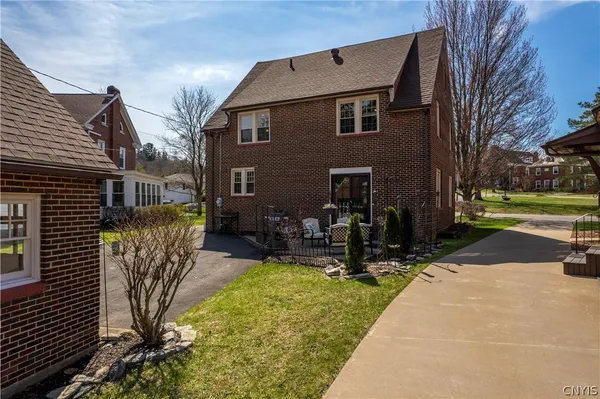 $379,900 | 2212 Douglas Crescent, Utica, NY 13501