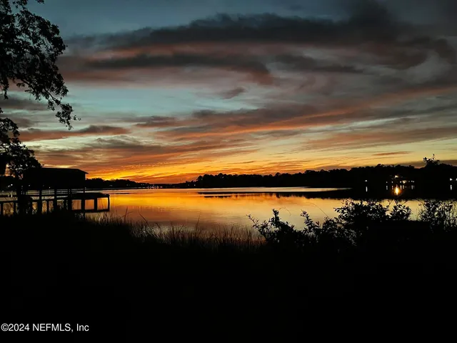 a picture of lake view