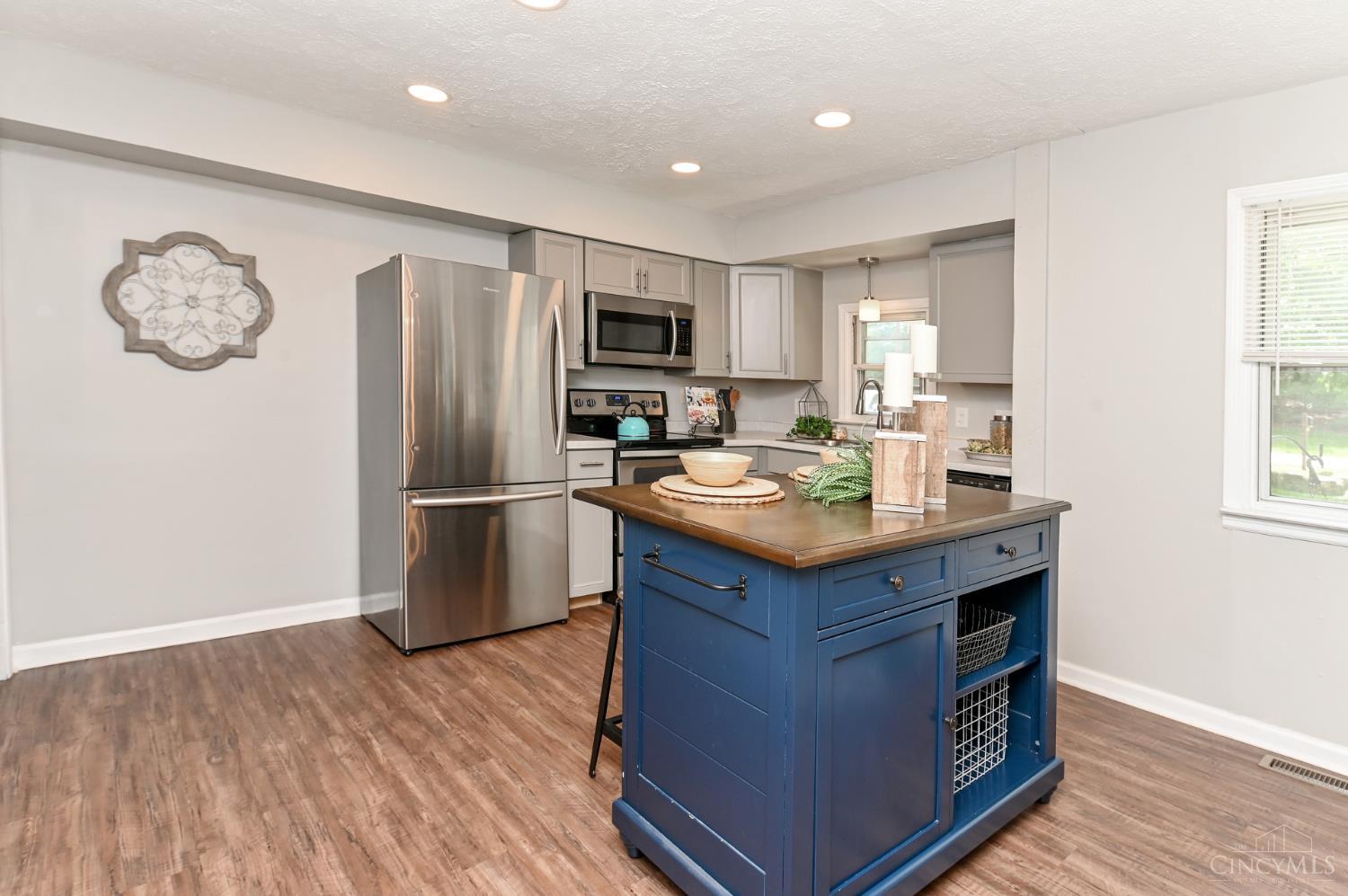 8252 Sibcy Road Maineville, OH 45039 - Photo 6 of 41