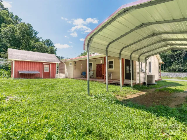 a view of a house with a backyard