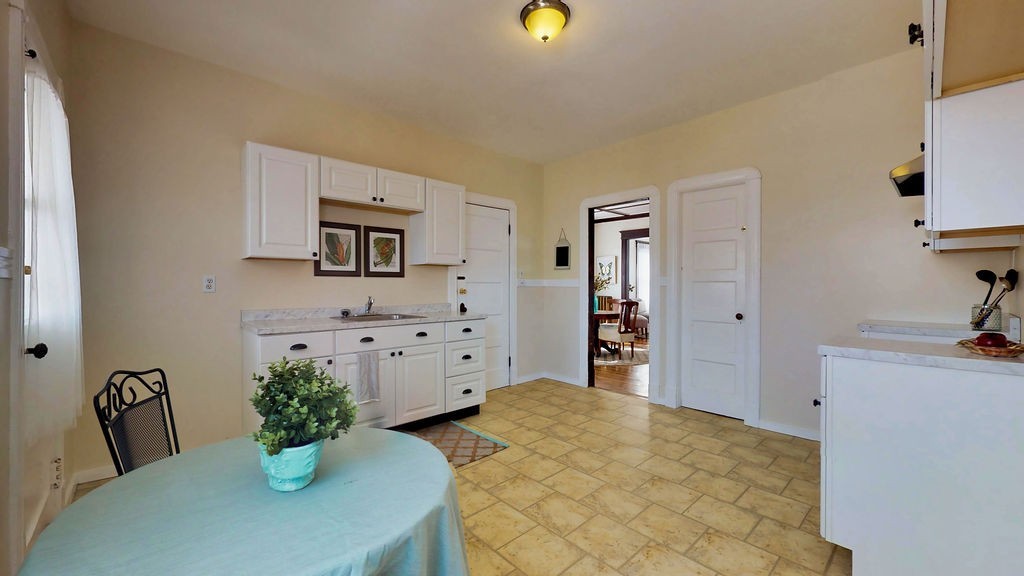 43 Longfellow Terrace Springfield, MA 01108 - Photo 4 of 25 a living room with furniture