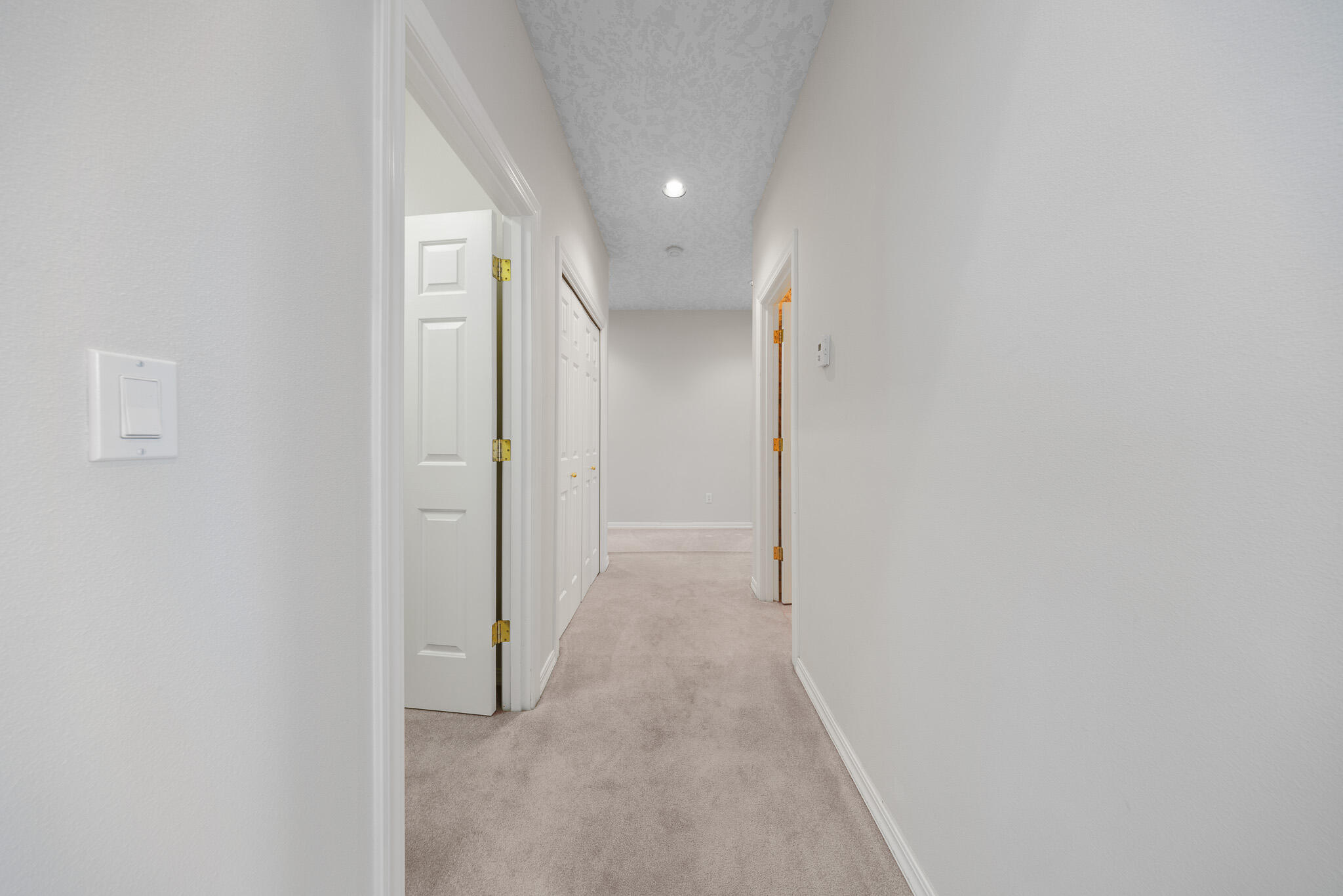 60799 Currant Way Bend, OR 97702 - Photo 14 of 27 Hallway