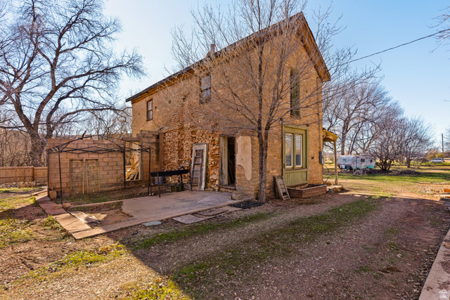 83 West 100 South Virgin, UT 84779 - Photo 15 of 35 Back of property with a patio area