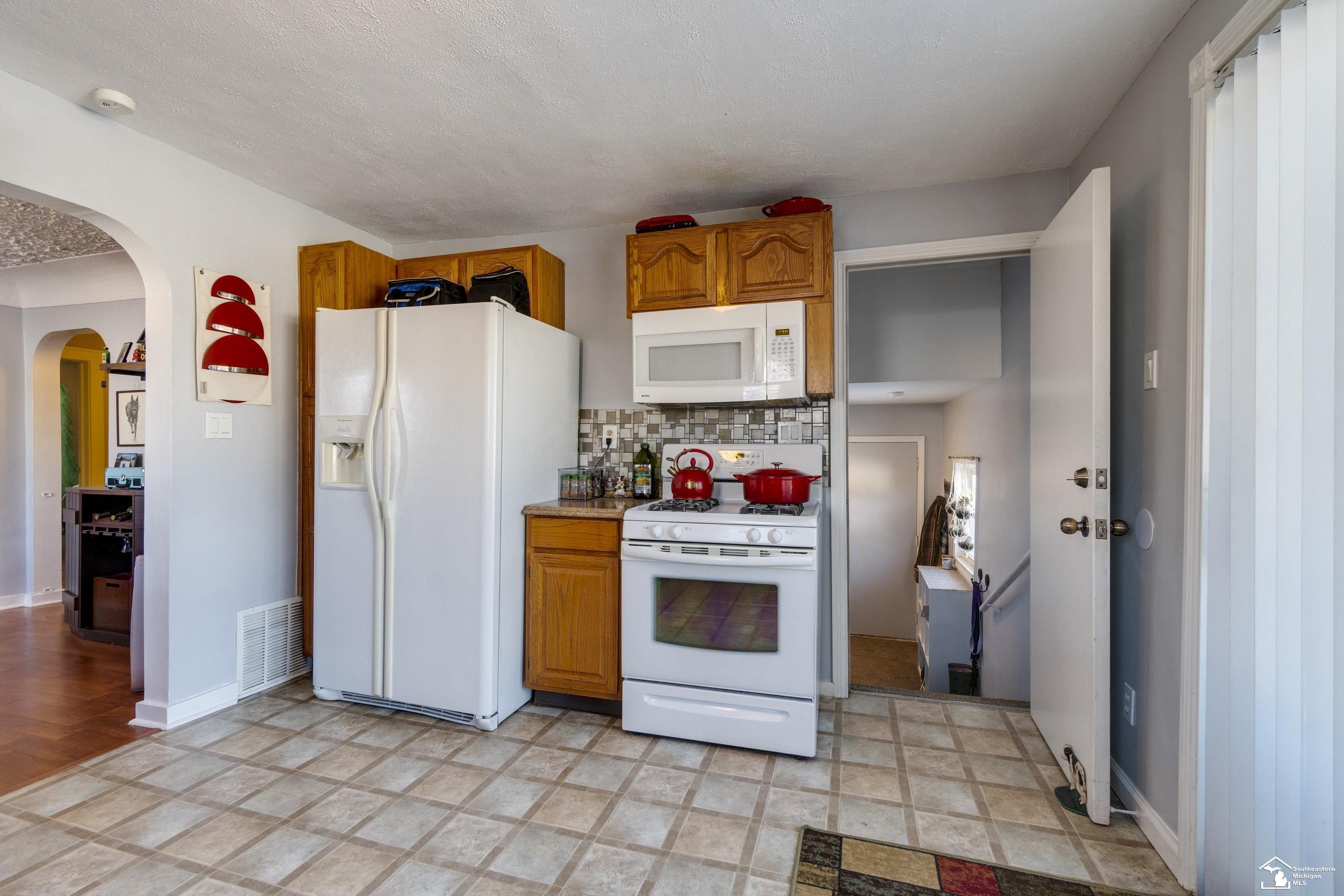 26134 Denning Road New Boston, MI 48164 - Photo 8 of 25